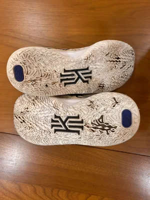Nike Basketball Shoes thumbnail 6