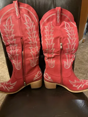 Boots Red Size 12 thumbnail 4