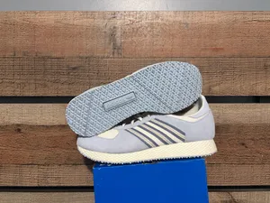 Adidas women’s 9.5 thumbnail 4