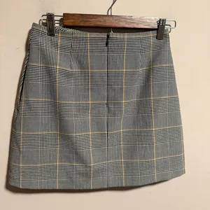 Wilfred by Aritzia Renee Plaid Pocket Mini Skirt in Cairo Gold- Size 2 thumbnail 2