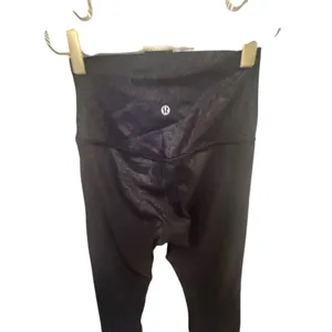 Women's Lululemon Black Shimmer Leggings Size 4 thumbnail 2