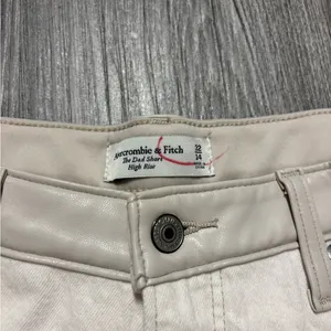 Abercrombie & Fitch High Rise Dad Shorts thumbnail 5