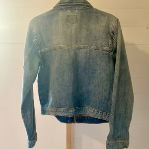 Wild Fable Women's Denim Trucker Jacket Zip Front Medium‎ Wash Size S thumbnail 4