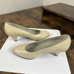 Yves Saint Laurent Pumps Womens 35 US 5 Beige Leather Kitten Heel Closed Toe thumbnail 10