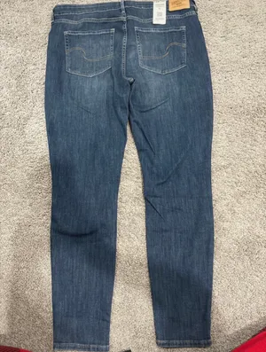 Levi’s Maternity Signature Skinny Jeans thumbnail 2
