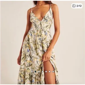 Abercrombie & Fitch Plunge Linen Blend Maxi Dress in Tropical Print, XS thumbnail 5