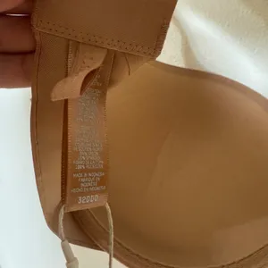 SKIMS Ultimate Collection Push Up Plunge Bra size 32DDD thumbnail 5