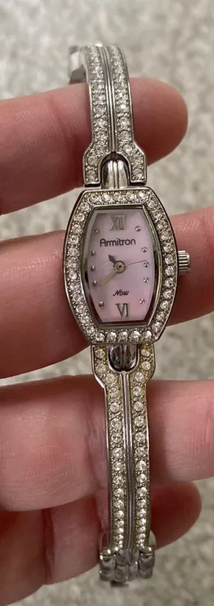 Women’s  Now watch thumbnail 1
