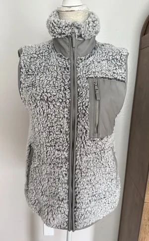 NWT Abercrombie & Fitch soft A&F collection Sherpa Puffer Vest - Light Gray thumbnail 1