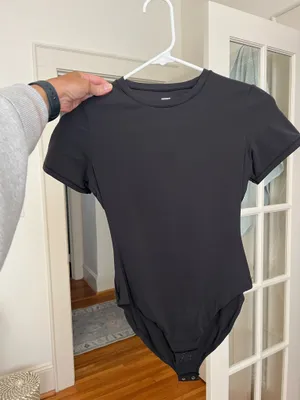 SKIMS Fits Everybody Tshirt Bodysuit thumbnail 3