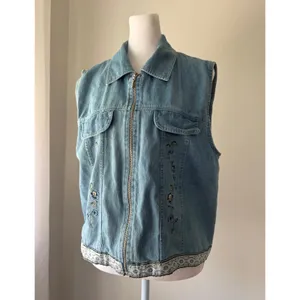 Vintage Y2K New Look Light Wash Denim Embroidered Full Zip Collared Vest thumbnail 3