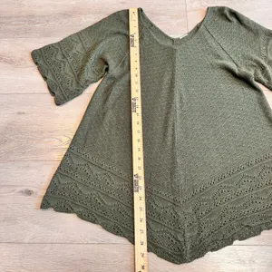 Olive Green Pointelle Knit‎ Poncho Top V-Neck Handkerchief Hem Bohemian Medium M thumbnail 5