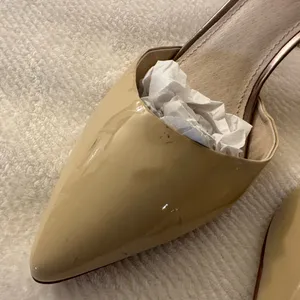 Louise et Cie Esperance Bisque Nude Patent Pointed Toe Pumps Size 9 - See Pics thumbnail 3