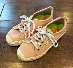 Cariuma OCA Low canvas sneakers rose pink Size 6.5 thumbnail 1