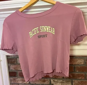 Pacific Sunwear PS/LA Mauve Pink Graphic Crop Top Tee thumbnail 1