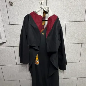 Harry Potter Gryffindor House Snuggie Blanket with Crest and Scarf thumbnail 3