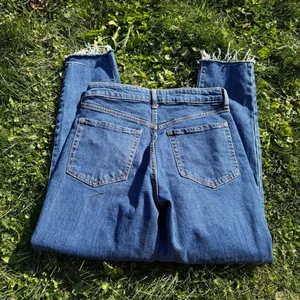 Old Navy High-Waisted Secret-Slim Pockets O.G. Straight Jeans thumbnail 3