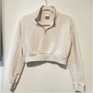 Aritzia Tna Cozy Fleece Perfect Cropped 1/4 Zip Fleece Top Sz XL Color is Cream thumbnail 2