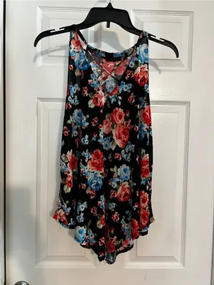 First Love Black Floral Crisscross V-Neck Camisole thumbnail 2