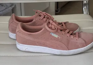 Puma Vikky v2 Suede Sneakers Pink Low Top Womens 7 367990-01 SoftFoam‎ thumbnail 1