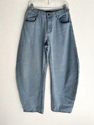 Lioness Horseshoe barrel style leg Light wash sz small thumbnail 3