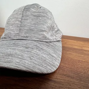 NIKE Featherlight Ponytail Opening Cap Hat Girls 4/6X Gray Pink Bill Logo thumbnail 2