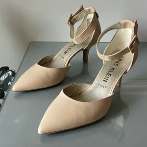 Anne Klein Flex Nude Leather Kitten Heels Size 10.5M thumbnail 1