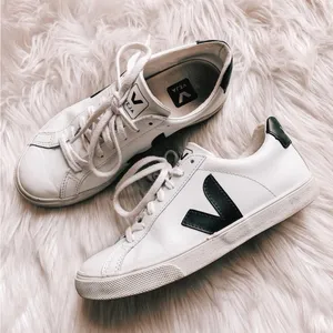 Veja Esplar Sneakers in Black & White thumbnail 1
