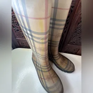 Burberry Women's Calf Rubber Rain Boots Size 5. Authentic. thumbnail 5