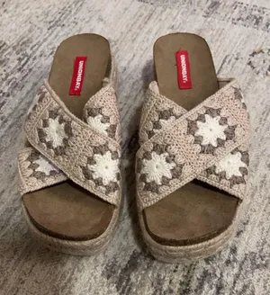 Sandals Size 6 thumbnail 1