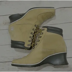 Timberland Women’s Ankle Wedge Premium Wheat Leather Boots Size 7 thumbnail 1