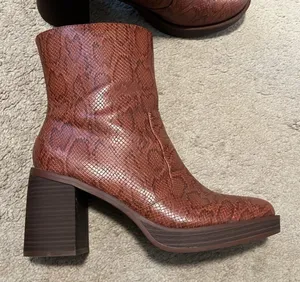 Universal threads boots thumbnail 1
