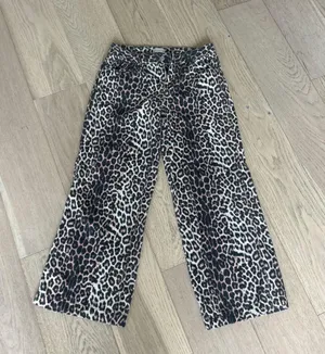 Pacsun cheetah print jeans thumbnail 1