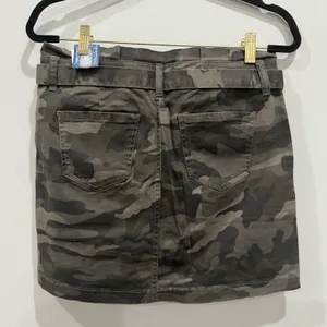Blue Spice Camo Mini Skirt Size 7 NWT thumbnail 3