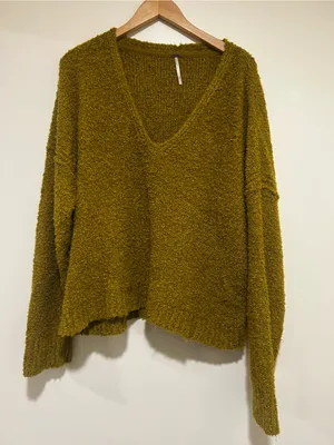 Free People Finders Keepers V Neck Boucle Sweater in Moss Green Size XL thumbnail 1