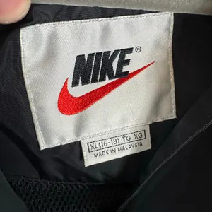 Nike Vintage Black Snap Up Hooded Packable Lined Windbreaker Women's Size XL‎ thumbnail 6