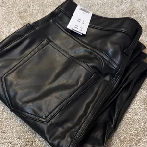 Abercrombie & Fitch Curve Love Black Straight Leg Leather Pants thumbnail 2