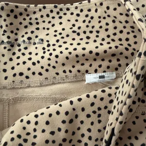 Abercrombie & Fitch Animal Print Athleisure Workout Set Animal Print Size Sm Med thumbnail 10