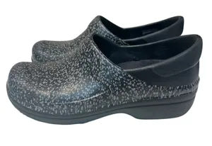 Crocs Women's Neria Pro II Graphic Clogs Black Speckled Size 7 thumbnail 1
