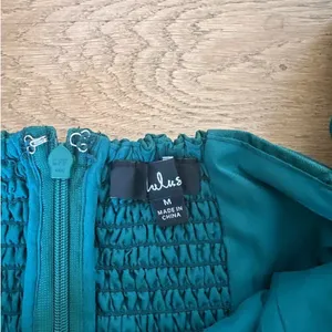 Lulu’s - Exclusive Charm Taffeta Puff Sleeve Midi Dress in Emerald Green thumbnail 3