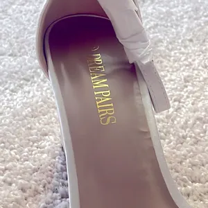 Dream Paris white satin shoes block heels 8.5 thumbnail 2
