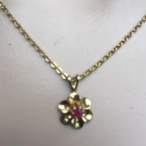 Vintage flower pendant necklace thumbnail 2