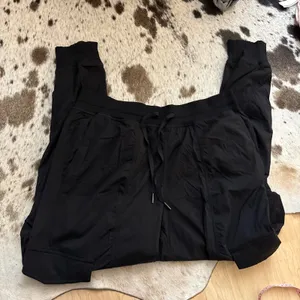 LULULEMON Dance Studio Relaxed-Fit Mid-Rise Cargo Jogger In‎ Black Size Large thumbnail 3