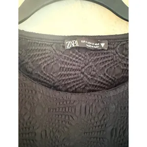 Zara Black Textured Long Sleeve‎ Crop Top Crew Neck Jacquard Pattern Small thumbnail 2