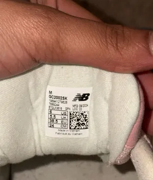 New Balance pink 2002s thumbnail 5
