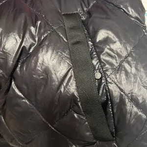 Lululemon Fluffiest Vest REVERSIBLE Black Ziggy Snake Pink Goose Down Sz 4‎ EUC thumbnail 4