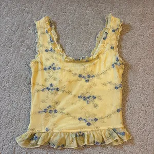 Yellow floral top Size XS thumbnail 2