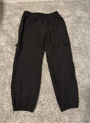 Halara  Mid Rise Drawstring Pocket Casual Cargo Joggers  thumbnail 1