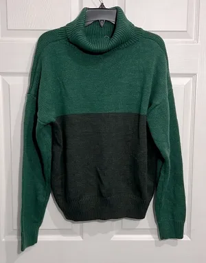 Royal + Reese Women’s Colorblock Green/Black Turtleneck Sweater - Size XL. NWOT thumbnail 1