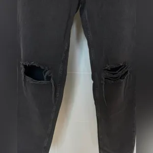 H&M Divided Black Distressed Straight Leg Jeans Size 4 High Rise Ripped Denim‎ thumbnail 3